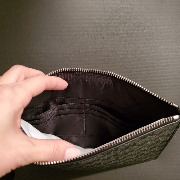 Michael Kors Jet Set Travel Clutch Wristlet - Picture 4 of 6